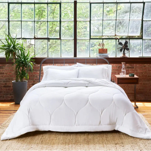 NEW! Buffy Cloud Comforter King White 300 Thread Count $235 msrp G25-4 - Picture 1 of 10